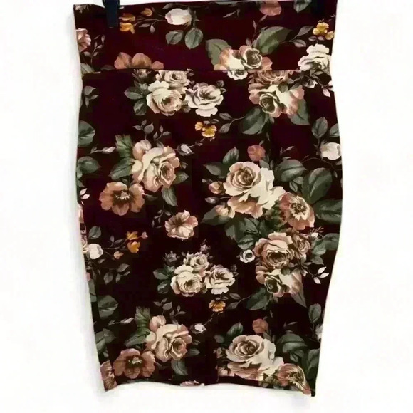 No Comment Women's Floral Pencil Skirt Red Size Small - Picture 1 of 5